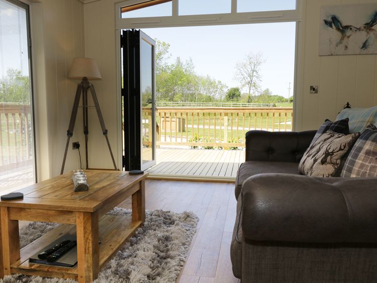 Squirrel Lodge, listing photograph 6