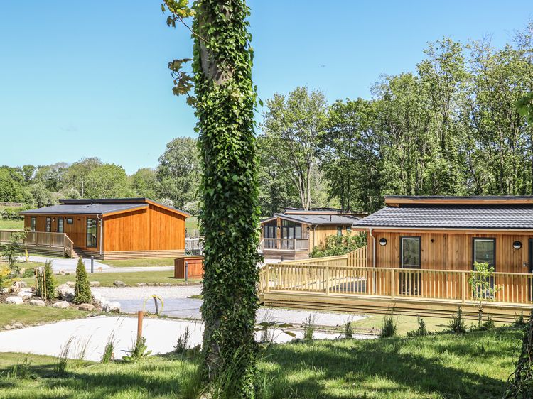 Squirrel Lodge, listing photograph 2