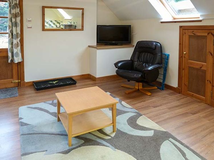 Lakefield Apartment, listing photograph 3