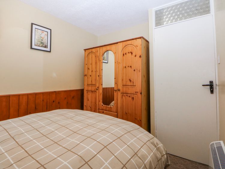 Ground Floor Apartment, listing photograph 10