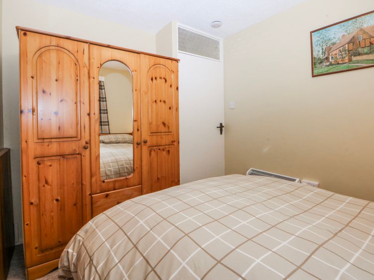 Ground Floor Apartment, listing photograph 11