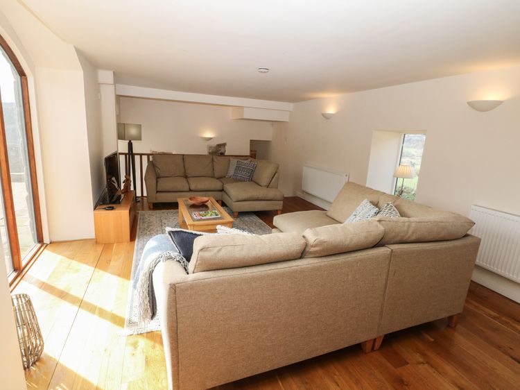 Broadwood Barn, listing photograph 8