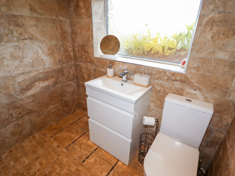 4 Bodnant Road, listing photograph 11