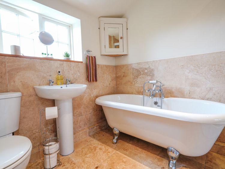 Cloudberry Cottage, listing photograph 12