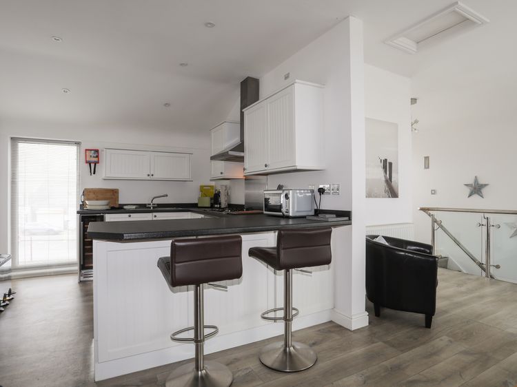 3 Marina View, listing photograph 10