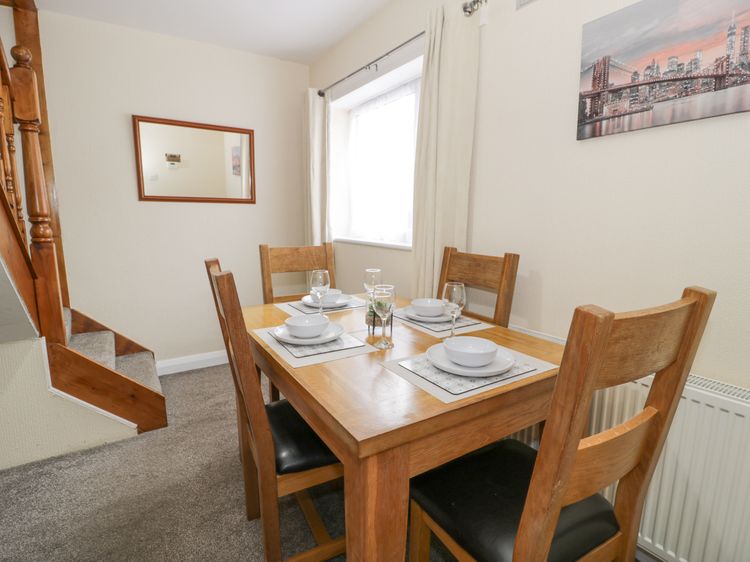 Maesdu Cottage, listing photograph 10