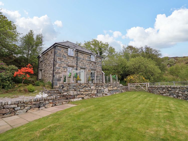 Moelfre Cottage, listing photograph 2