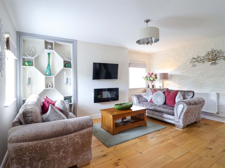 Moelfre Cottage, listing photograph 4
