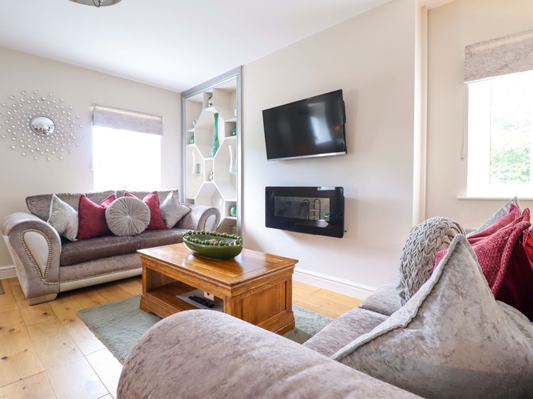 Moelfre Cottage, listing photograph 7