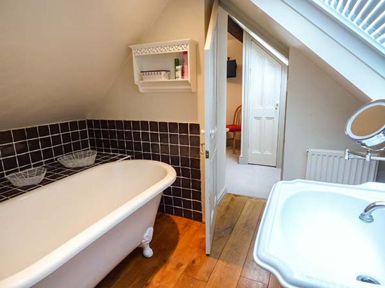 Honeypot Cottage, listing photograph 8
