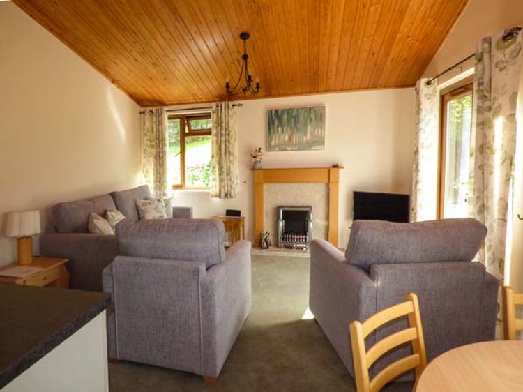 South Lodge, listing photograph 2