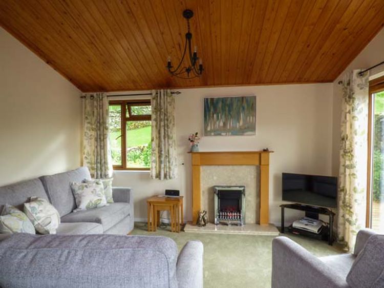 South Lodge, listing photograph 3