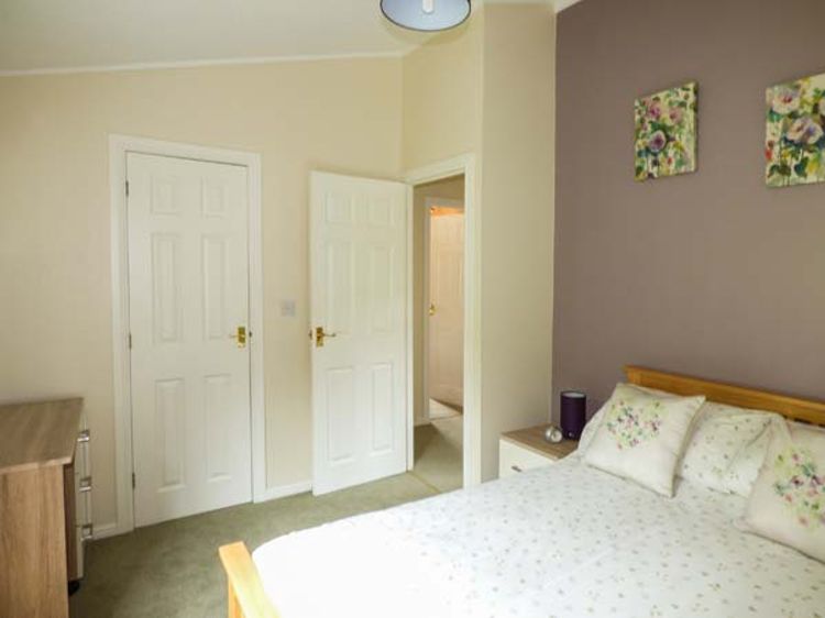 South Lodge, listing photograph 9