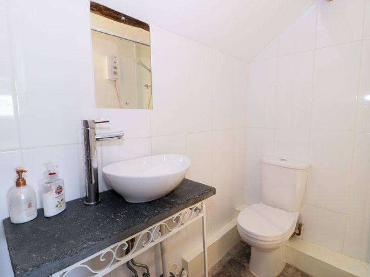 2 Borthwen Cottages, listing photograph 10