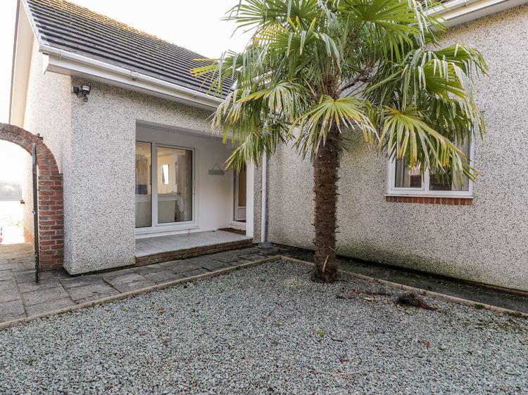 11 Glyn Garth Mews, listing photograph 2