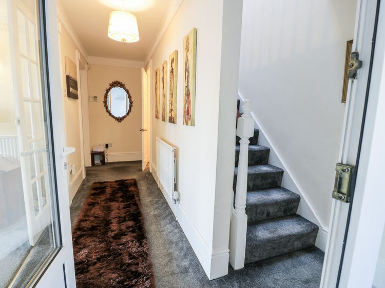 11 Glyn Garth Mews, listing photograph 3