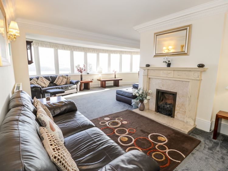 11 Glyn Garth Mews, listing photograph 5