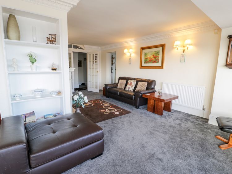 11 Glyn Garth Mews, listing photograph 7
