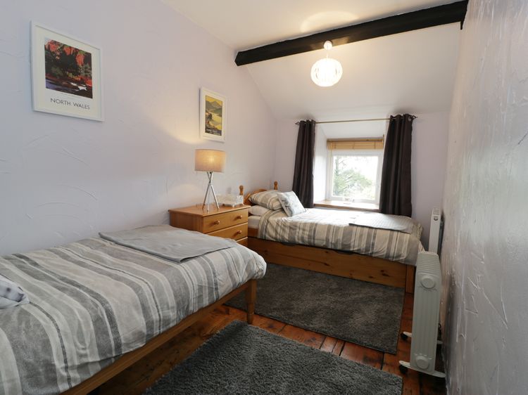 Ty Cynon, listing photograph 11