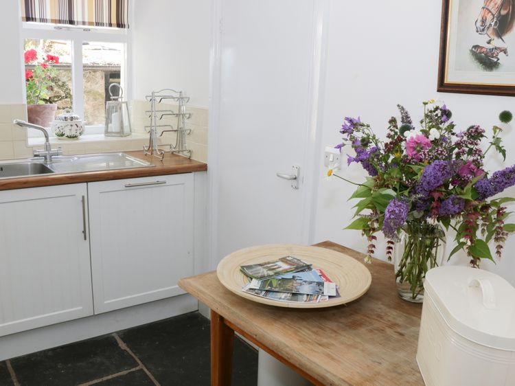 Coachmans Cottage, listing photograph 6