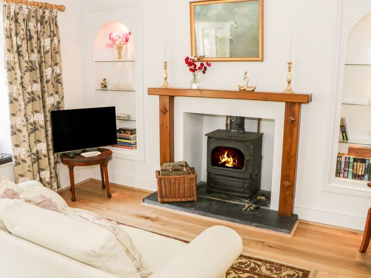 Coachmans Cottage, listing photograph 3