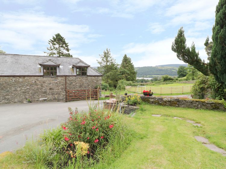 Hen Ysgubor Cottage, listing photograph 2