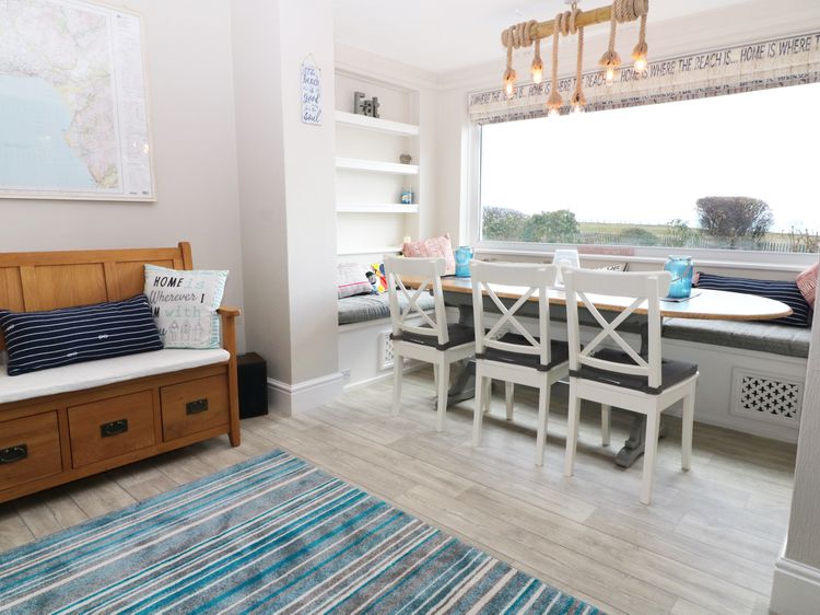 The Beach House Criccieth, listing photograph 8