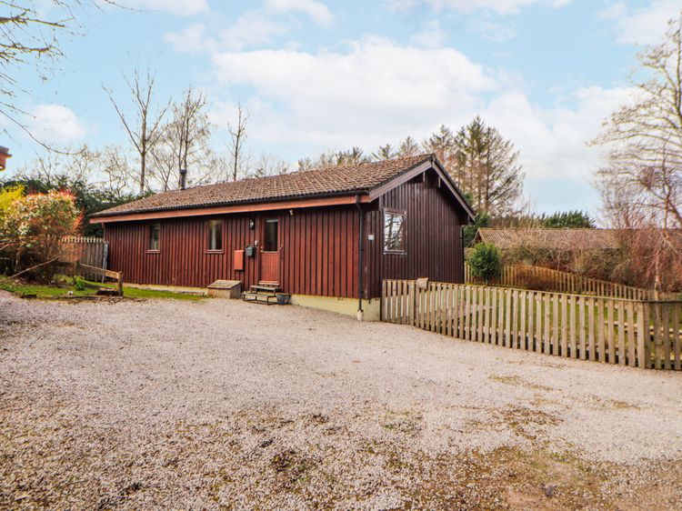 26 Dukes Meadow, listing photograph 2