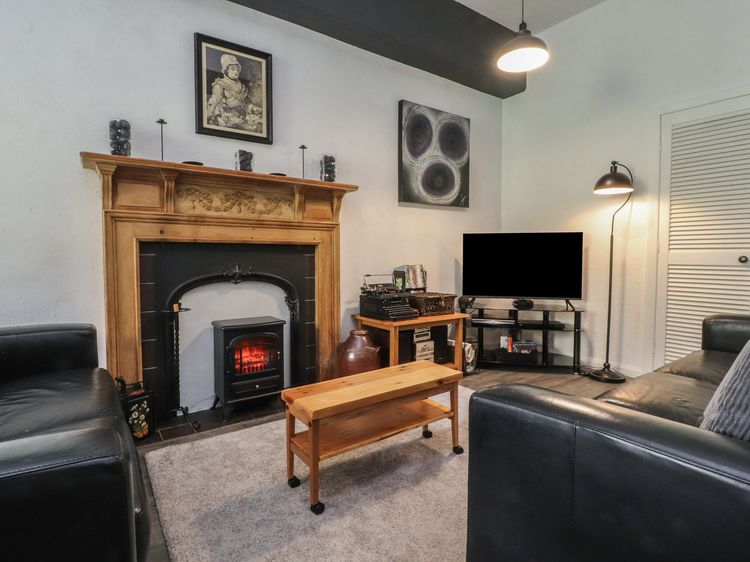 2 Riverside Walk, listing photograph 4