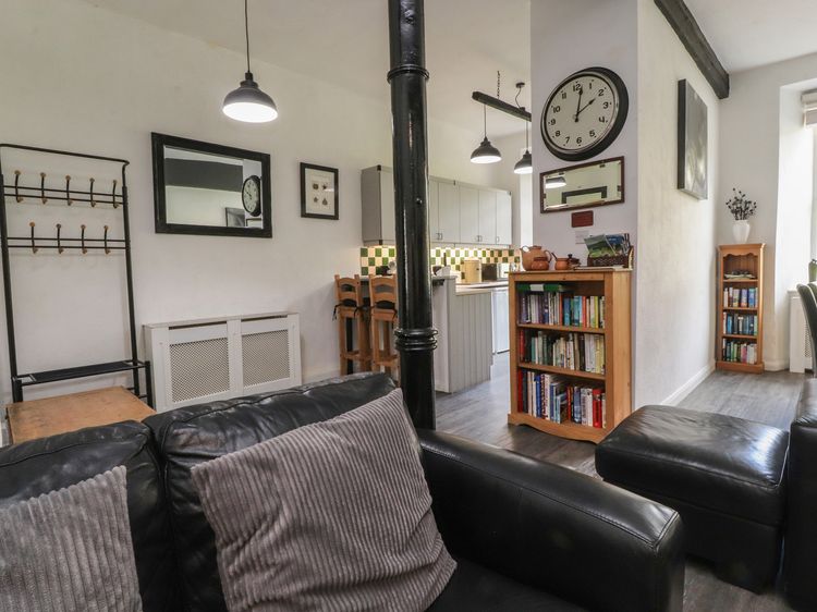 2 Riverside Walk, listing photograph 8