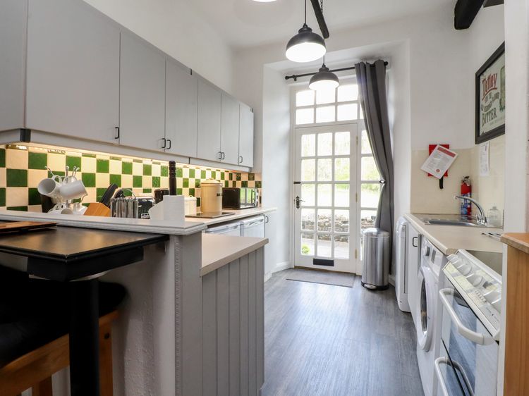 2 Riverside Walk, listing photograph 11