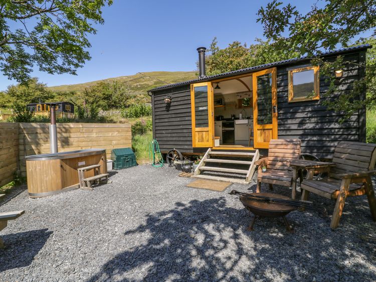 Moelfre - Shepherds Hut, listing photograph 4