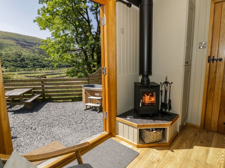 Moelfre - Shepherds Hut, listing photograph 2