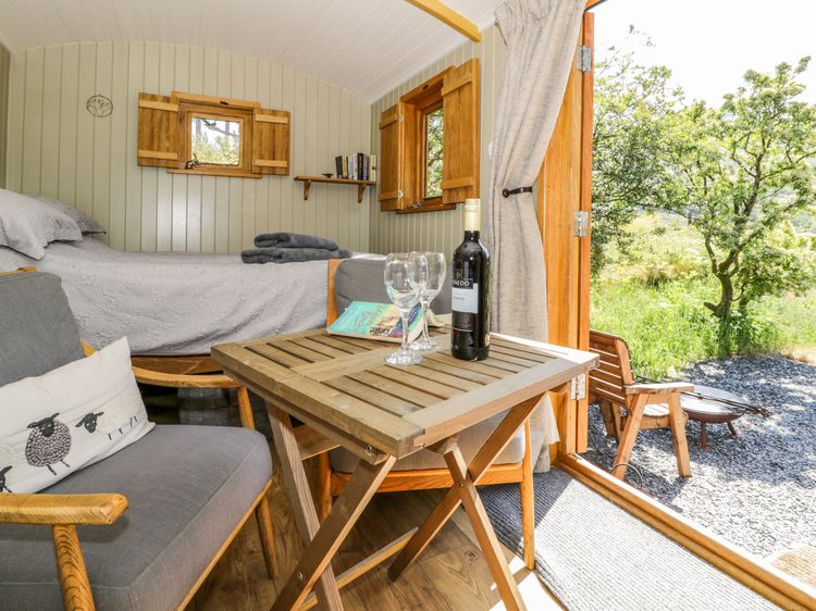 Moelfre - Shepherds Hut, listing photograph 8