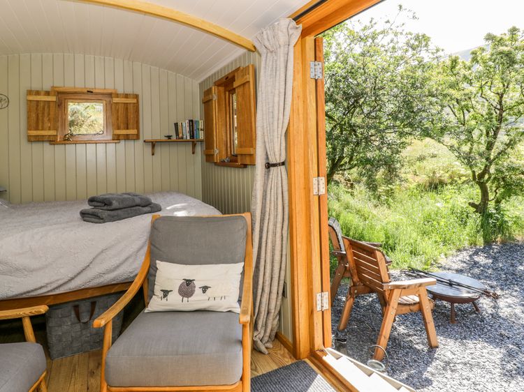 Moelfre - Shepherds Hut, listing photograph 9