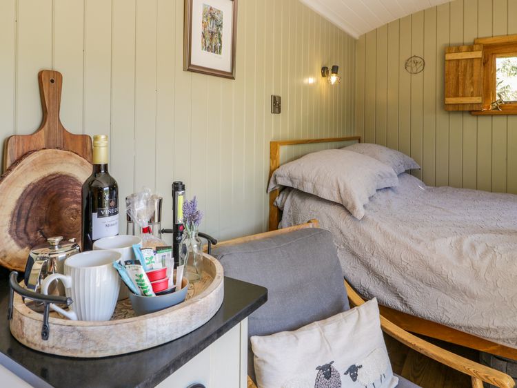 Moelfre - Shepherds Hut, listing photograph 10