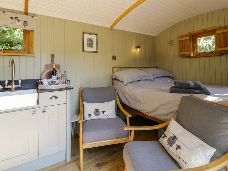 Moelfre - Shepherds Hut, listing photograph 11
