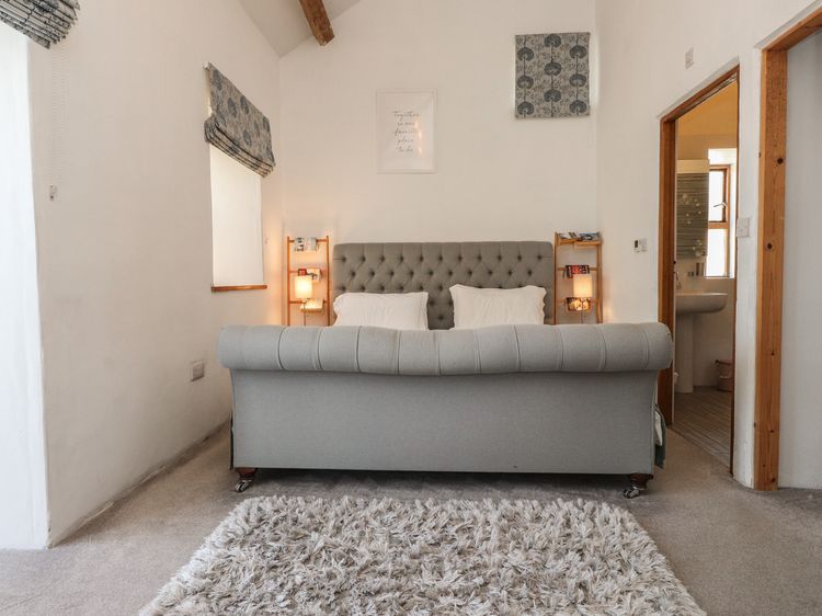 Wern Olau Cottage, listing photograph 12