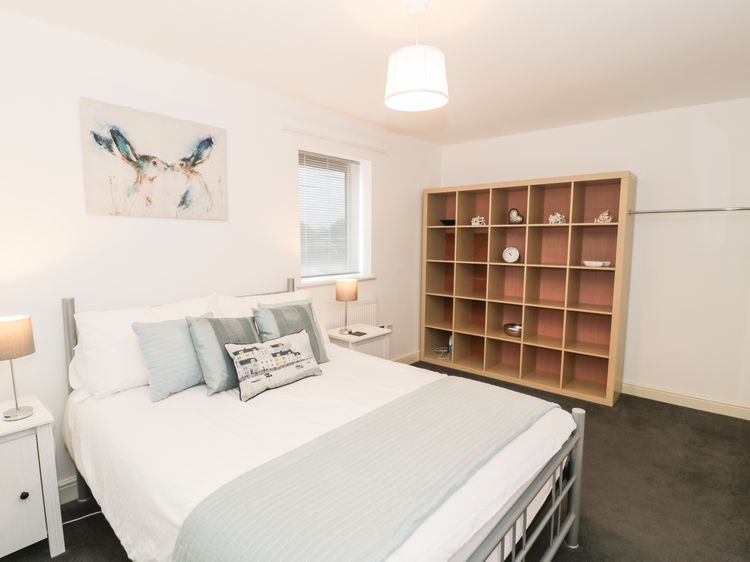 7 Marina View, listing photograph 9
