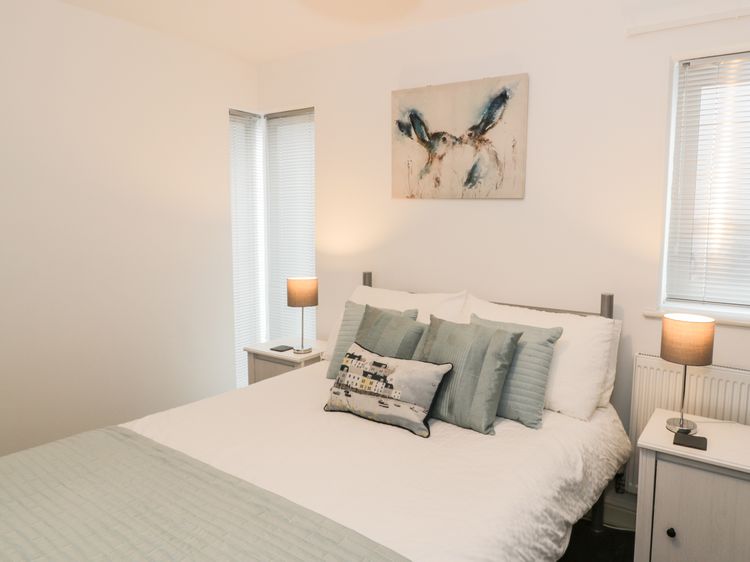7 Marina View, listing photograph 10