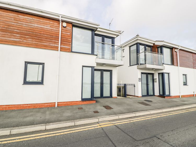 7 Marina View, listing photograph 2