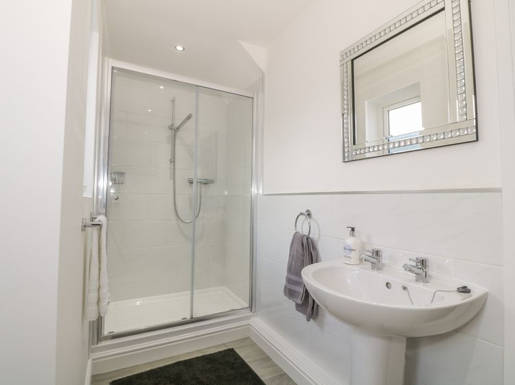 7 Marina View, listing photograph 12