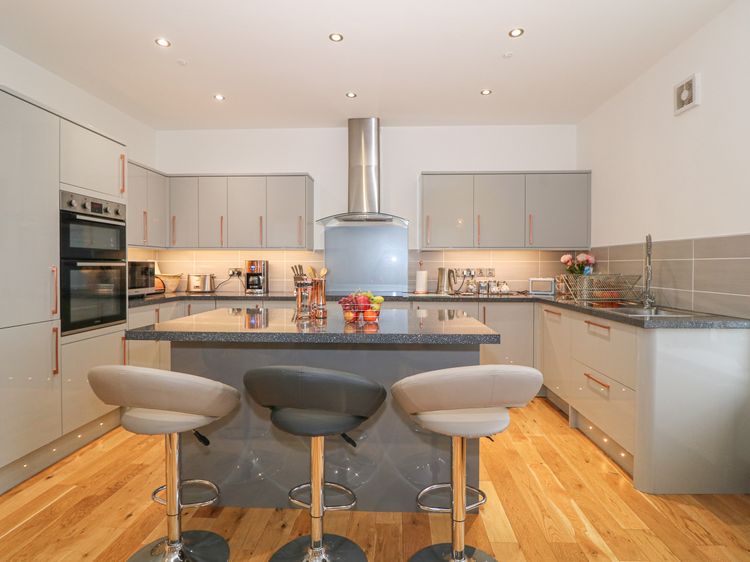 Bryn Mel Apartment, listing photograph 6