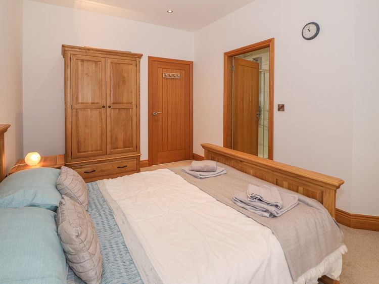 Bryn Mel Apartment, listing photograph 11