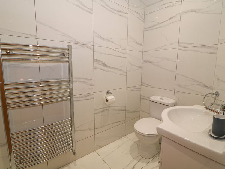 Bryn Mel Apartment, listing photograph 12