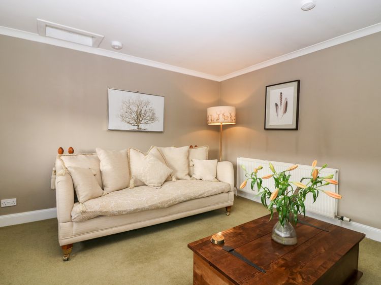 White Hillocks Farm House, listing photograph 4