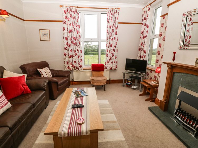 Dinas Farmhouse Annex, listing photograph 3