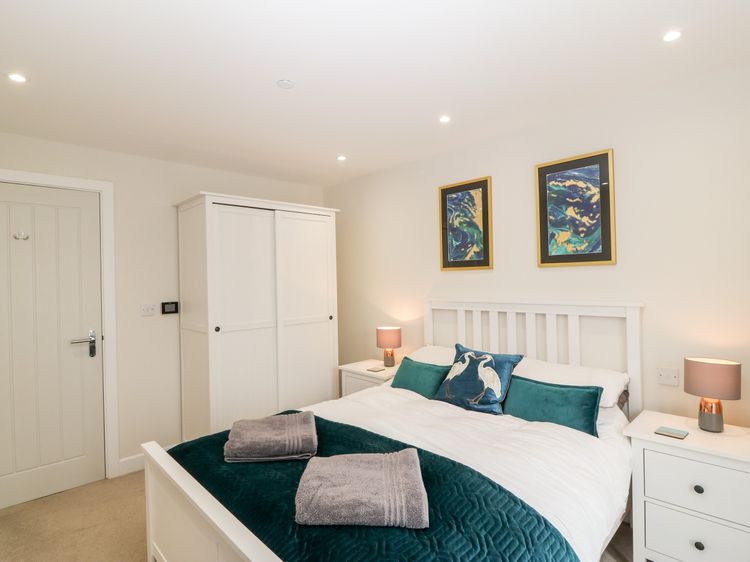 Captain's Quarters - Apartment 2, listing photograph 8