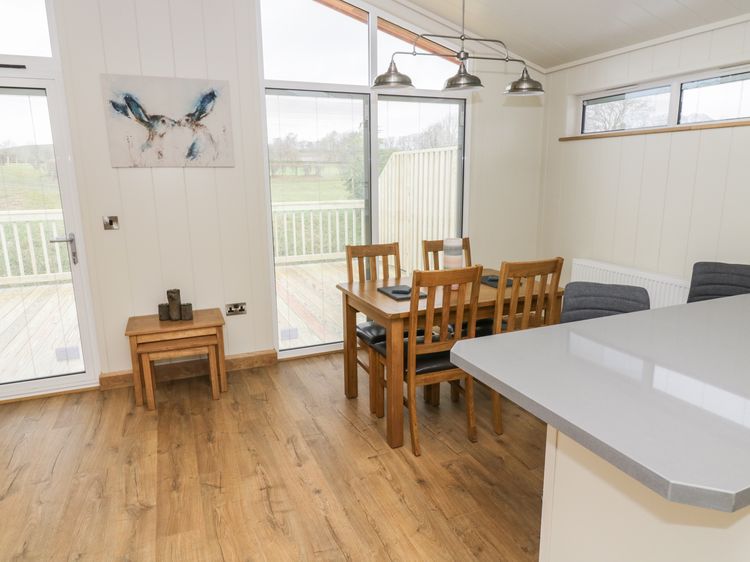 Woodpecker Lodge, listing photograph 10
