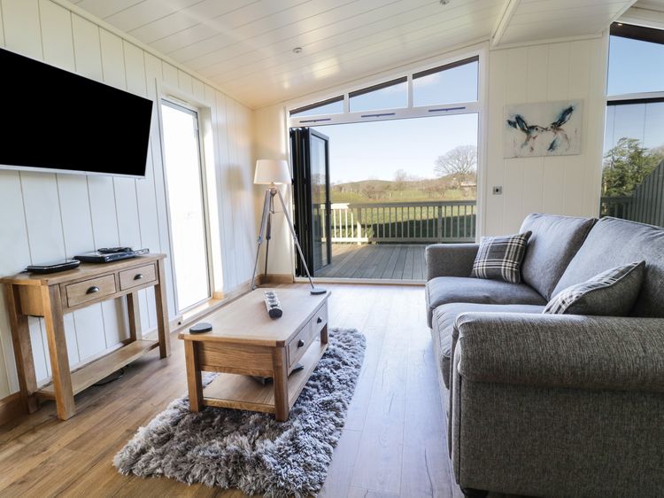 Woodpecker Lodge, listing photograph 4